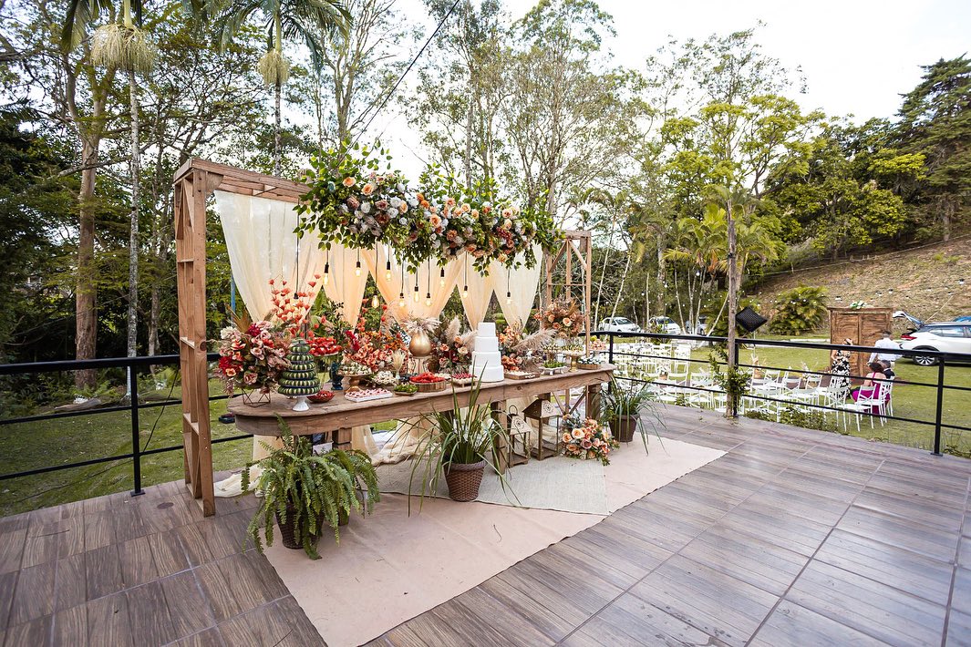 Deck decorado para receber convidados